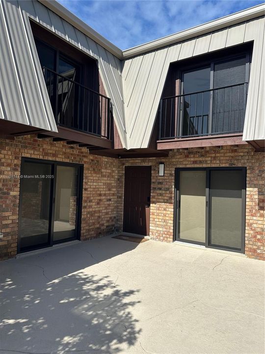 В аренду: $4,250 (2 спален, 2 ванн, 1708 Квадратных фут)