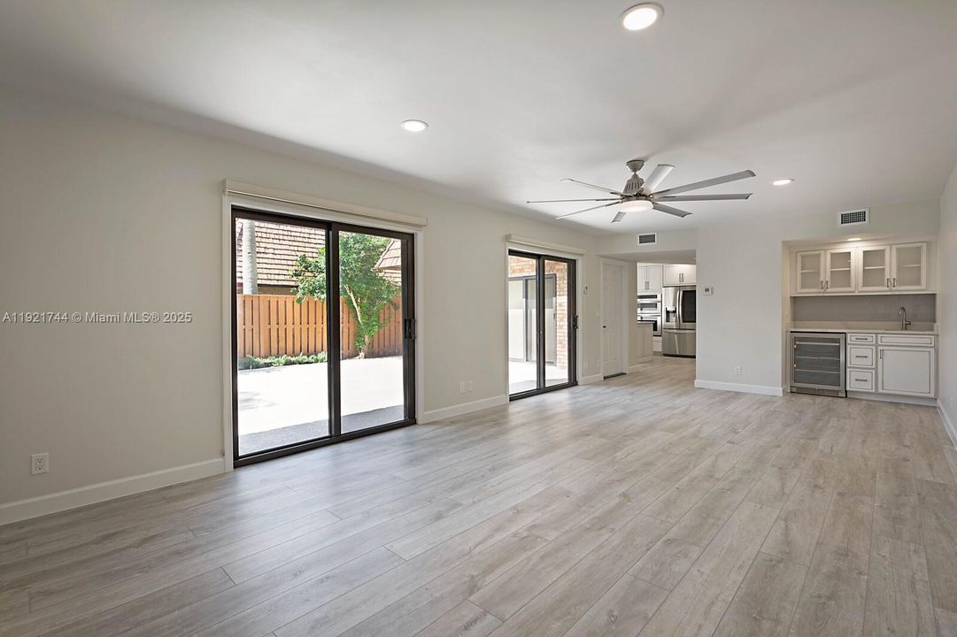 В аренду: $4,250 (2 спален, 2 ванн, 1708 Квадратных фут)