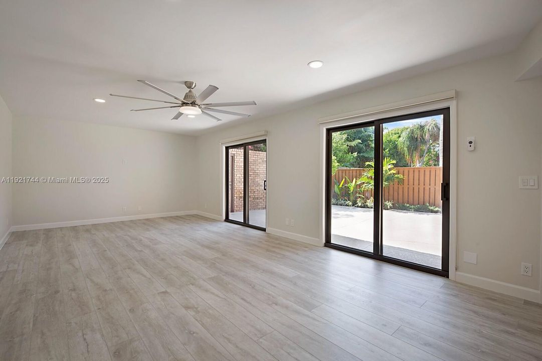 В аренду: $4,250 (2 спален, 2 ванн, 1708 Квадратных фут)