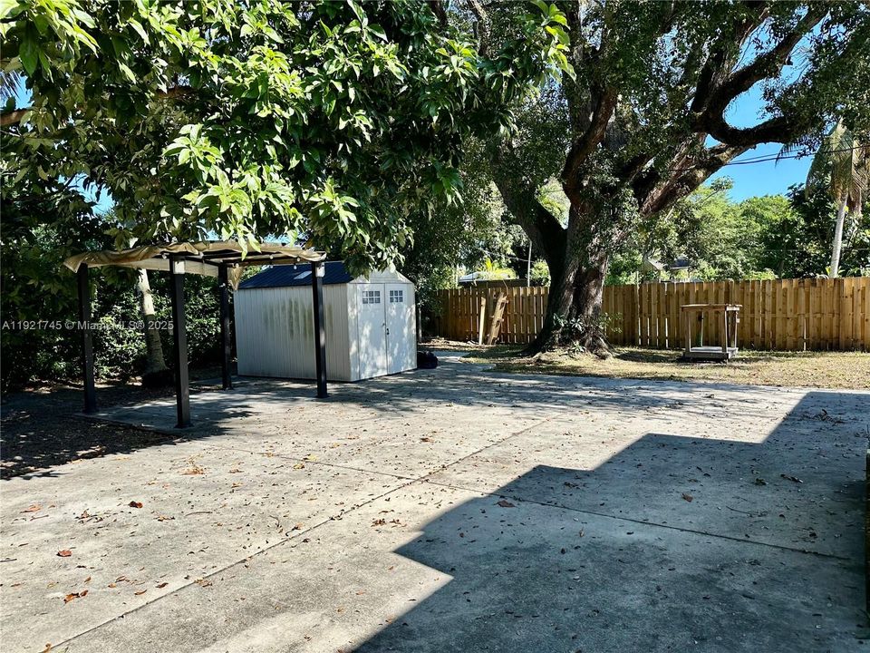 В аренду: $3,250 (3 спален, 2 ванн, 1739 Квадратных фут)