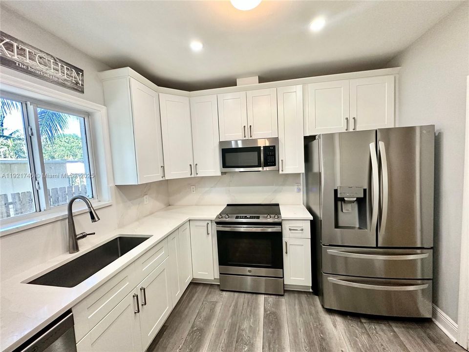 В аренду: $3,250 (3 спален, 2 ванн, 1739 Квадратных фут)