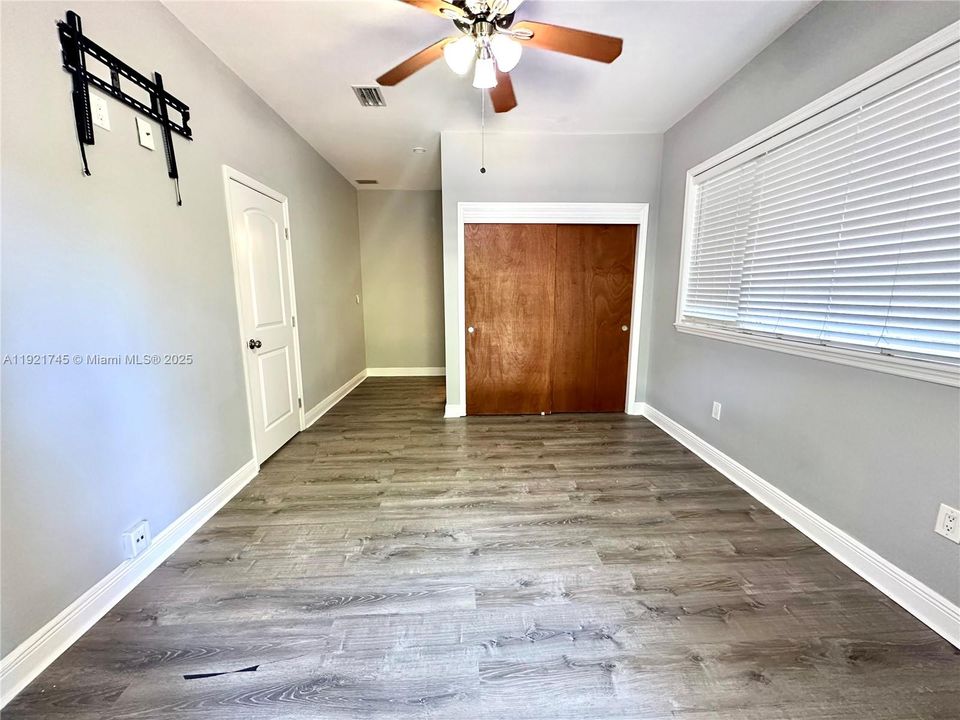 В аренду: $3,250 (3 спален, 2 ванн, 1739 Квадратных фут)