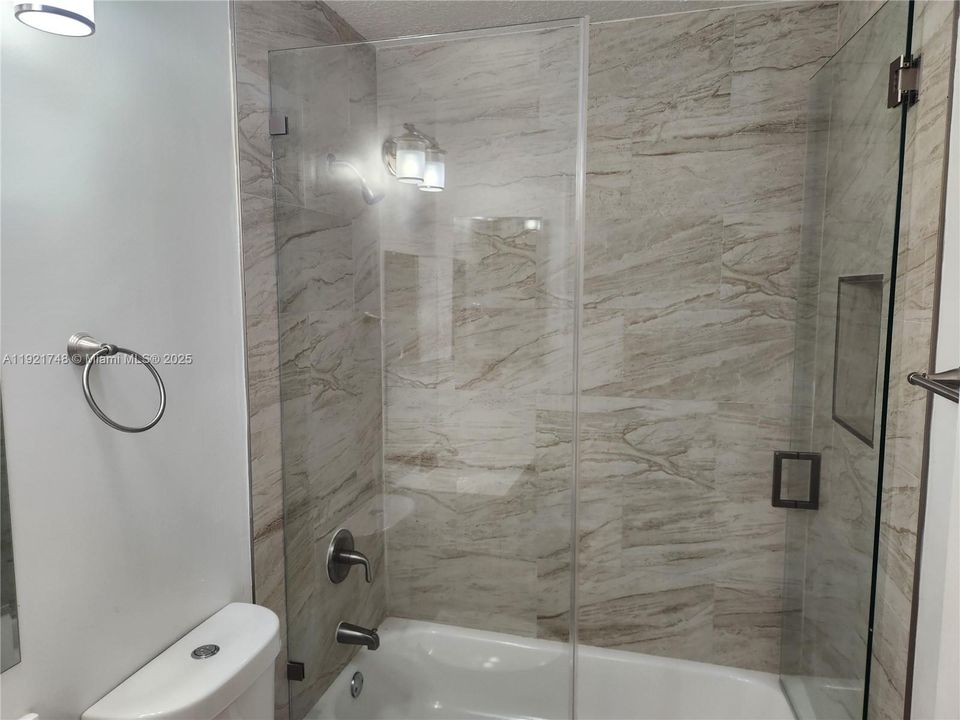 En Venta: $879,000 (4 camas, 3 baños, 2312 Pies cuadrados)