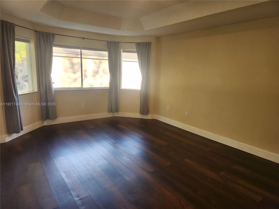 En Venta: $879,000 (4 camas, 3 baños, 2312 Pies cuadrados)