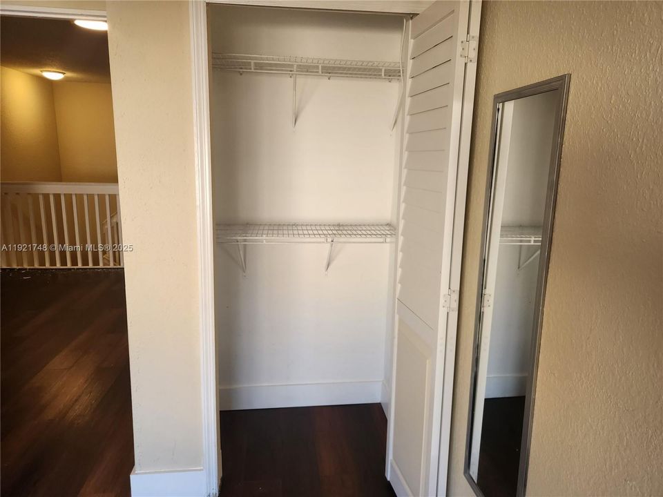 En Venta: $879,000 (4 camas, 3 baños, 2312 Pies cuadrados)