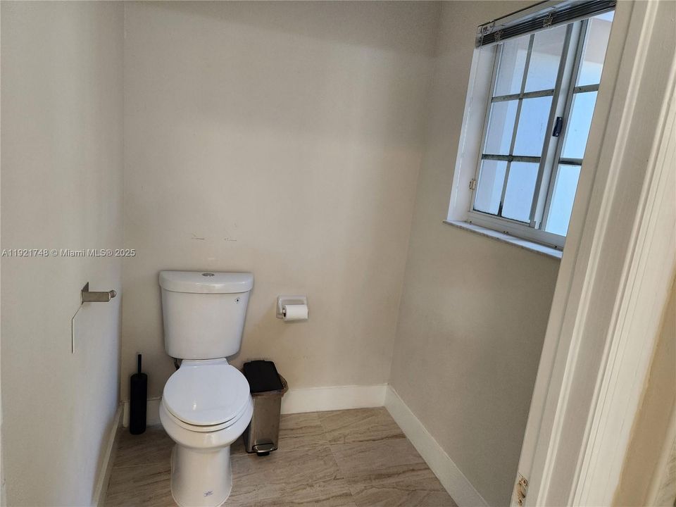 En Venta: $879,000 (4 camas, 3 baños, 2312 Pies cuadrados)