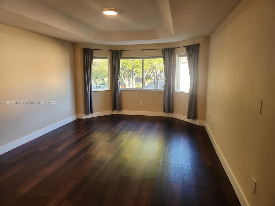 En Venta: $879,000 (4 camas, 3 baños, 2312 Pies cuadrados)