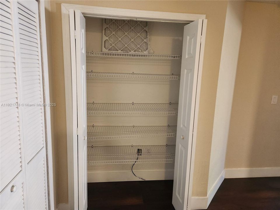 En Venta: $879,000 (4 camas, 3 baños, 2312 Pies cuadrados)