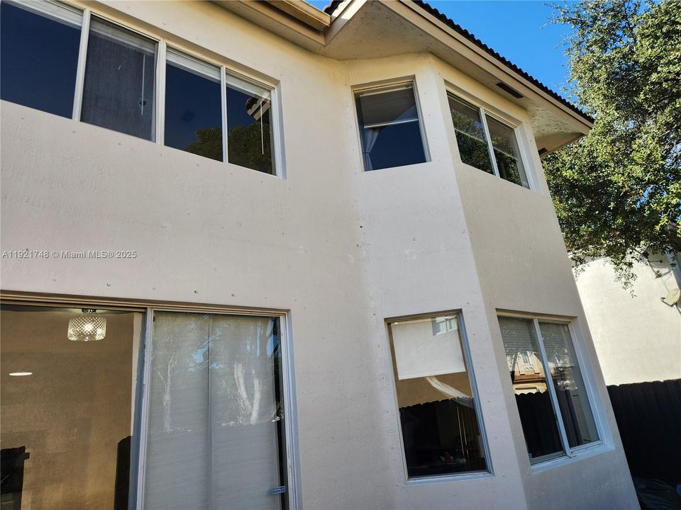 En Venta: $879,000 (4 camas, 3 baños, 2312 Pies cuadrados)