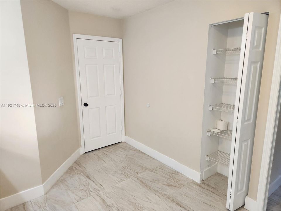 En Venta: $879,000 (4 camas, 3 baños, 2312 Pies cuadrados)