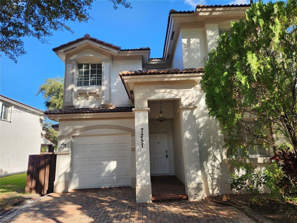 En Venta: $879,000 (4 camas, 3 baños, 2312 Pies cuadrados)