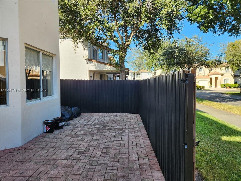 En Venta: $879,000 (4 camas, 3 baños, 2312 Pies cuadrados)