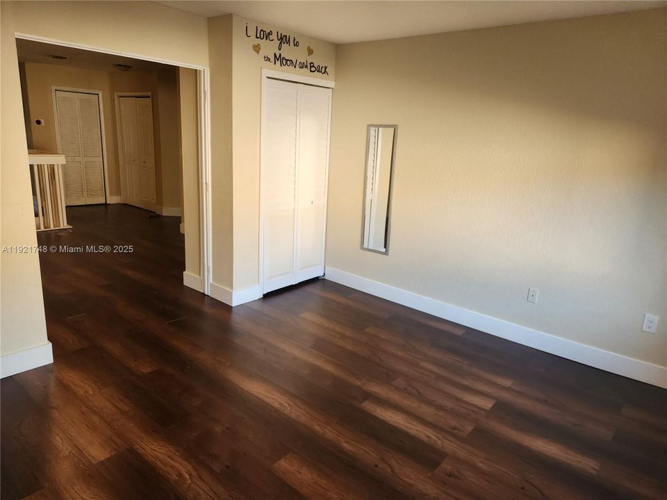 En Venta: $879,000 (4 camas, 3 baños, 2312 Pies cuadrados)