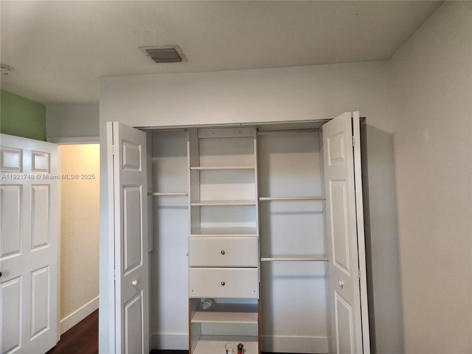 En Venta: $879,000 (4 camas, 3 baños, 2312 Pies cuadrados)