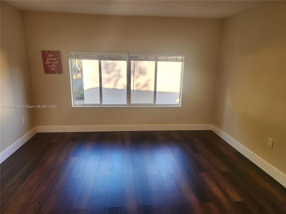 En Venta: $879,000 (4 camas, 3 baños, 2312 Pies cuadrados)