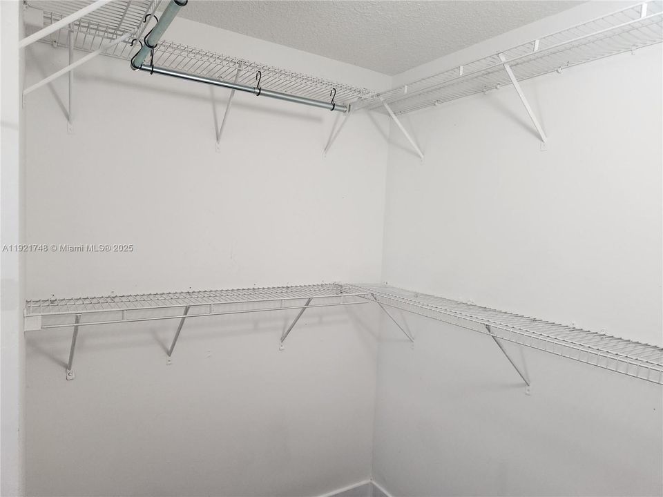 En Venta: $879,000 (4 camas, 3 baños, 2312 Pies cuadrados)