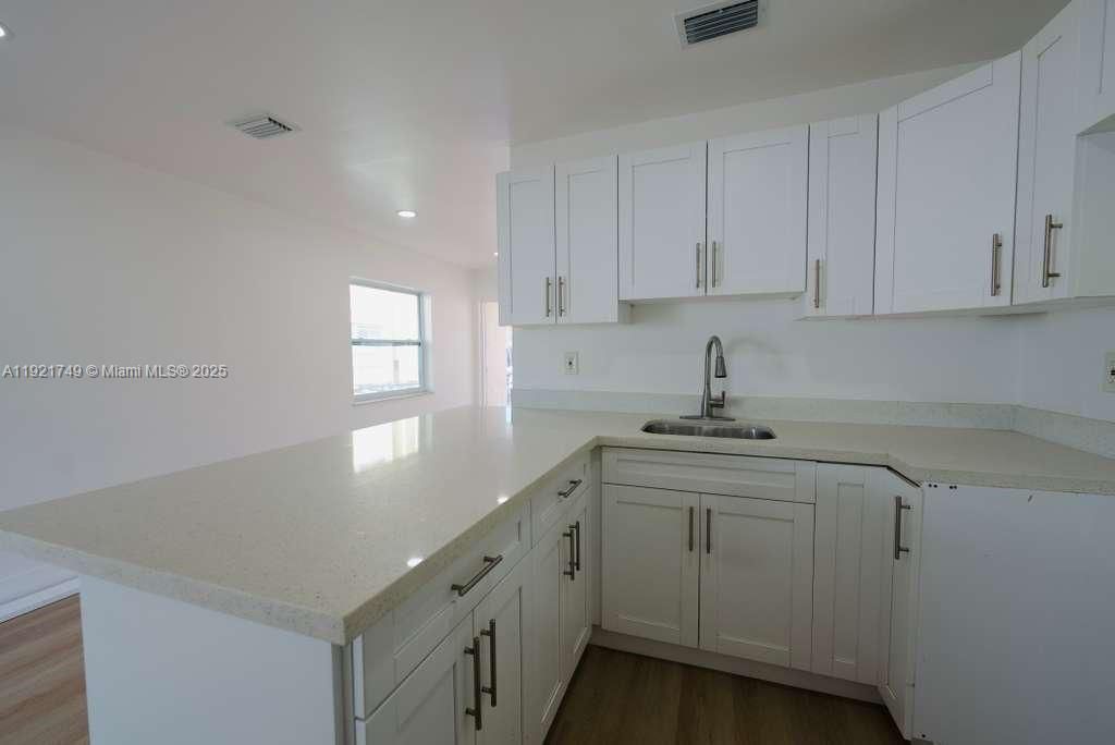 For Rent: $3,200 (3 beds, 2 baths, 1000 Square Feet)