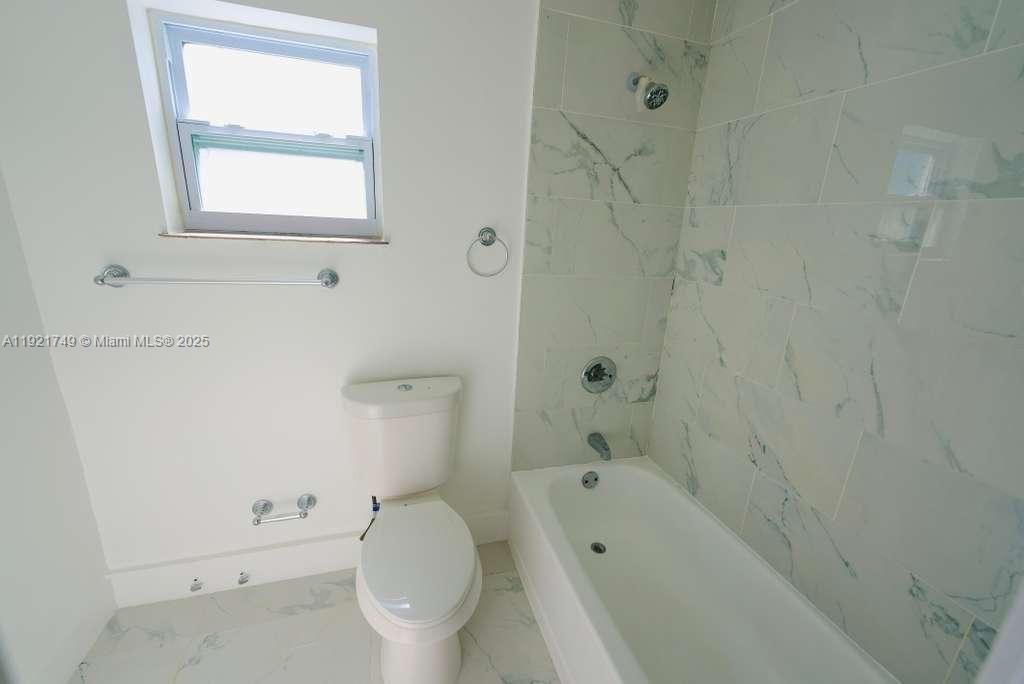 For Rent: $3,200 (3 beds, 2 baths, 1000 Square Feet)