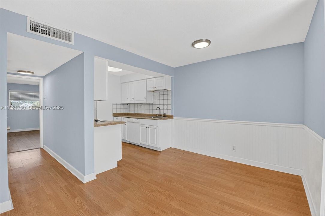 出租: $1,850 (2 贝兹, 1 浴室, 852 平方英尺)