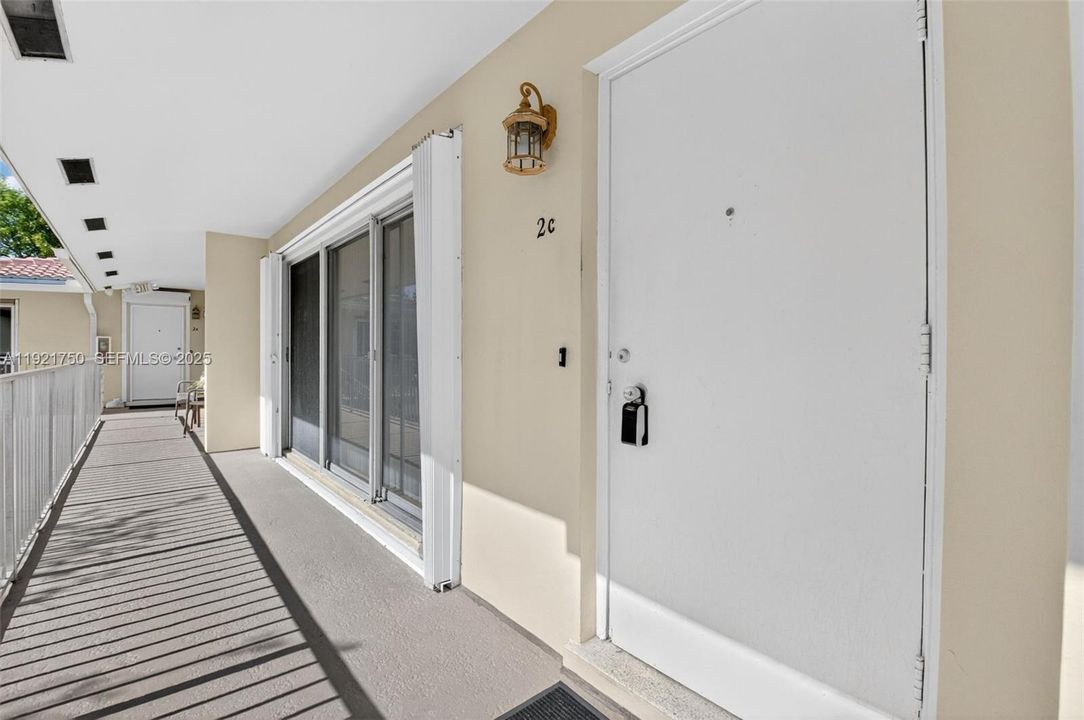 出租: $1,850 (2 贝兹, 1 浴室, 852 平方英尺)