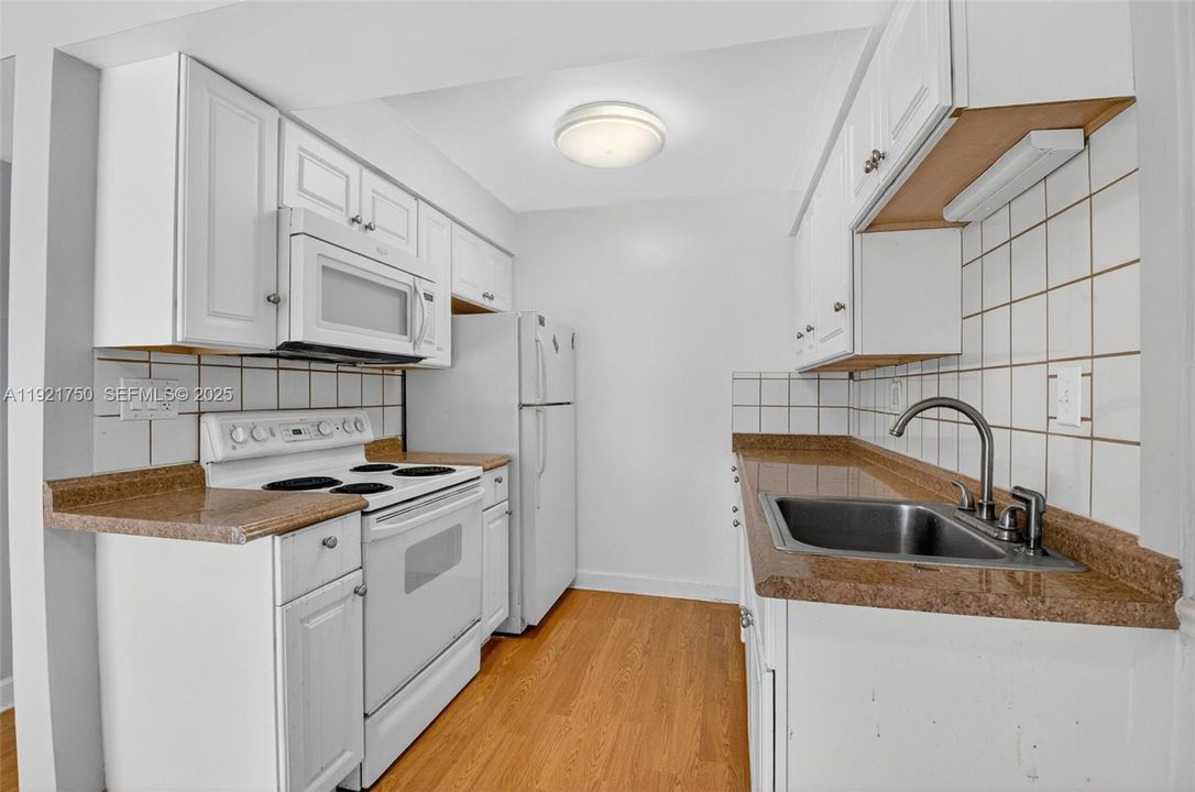 出租: $1,850 (2 贝兹, 1 浴室, 852 平方英尺)