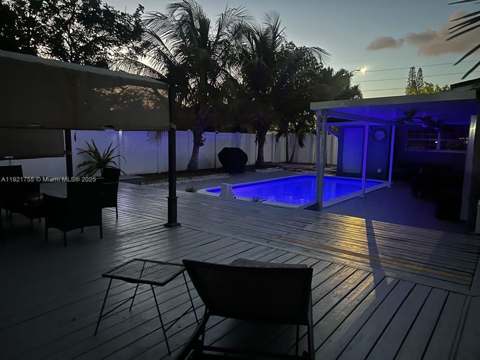 For Sale: $515,000 (3 beds, 2 baths, 1300 Square Feet)