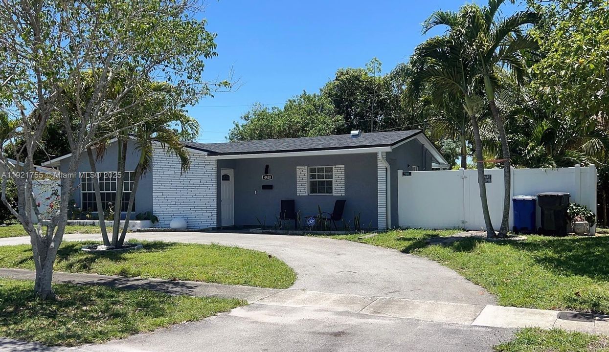 For Sale: $515,000 (3 beds, 2 baths, 1300 Square Feet)