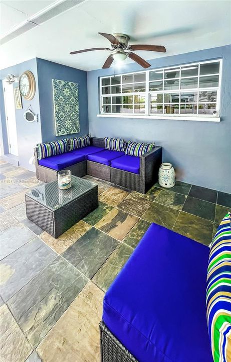 For Sale: $515,000 (3 beds, 2 baths, 1300 Square Feet)