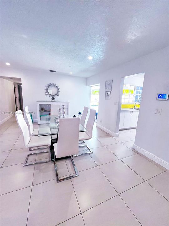 For Sale: $515,000 (3 beds, 2 baths, 1300 Square Feet)