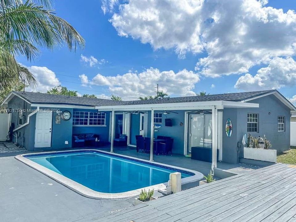 For Sale: $515,000 (3 beds, 2 baths, 1300 Square Feet)