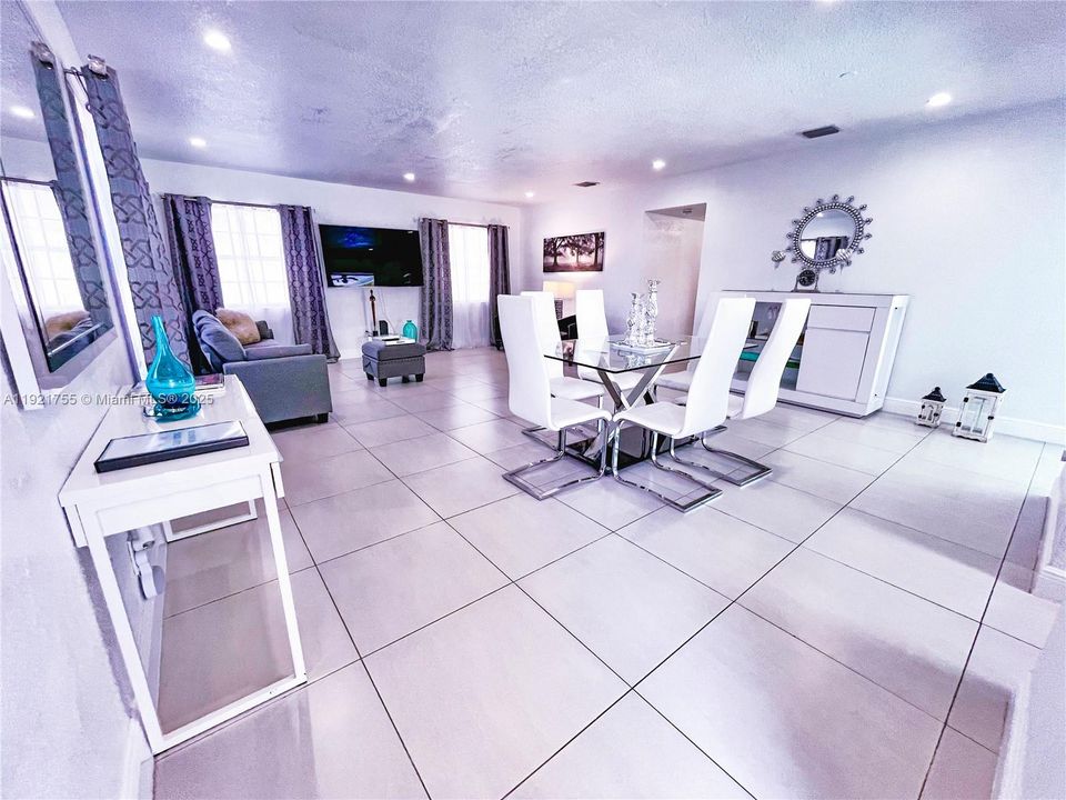 For Sale: $515,000 (3 beds, 2 baths, 1300 Square Feet)