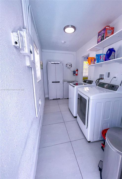 For Sale: $515,000 (3 beds, 2 baths, 1300 Square Feet)