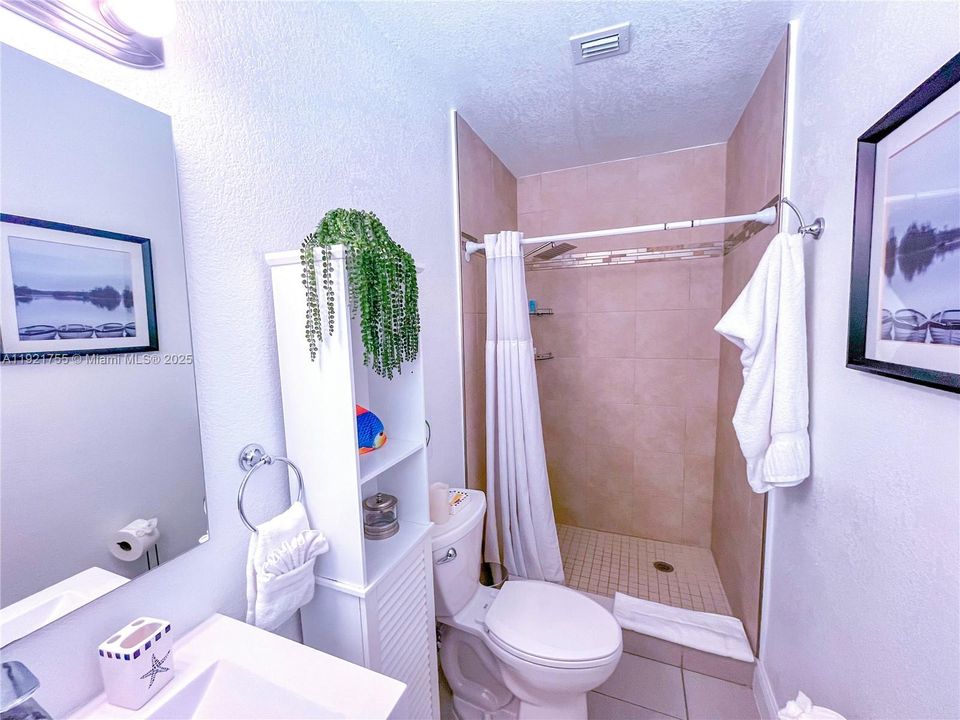 For Sale: $515,000 (3 beds, 2 baths, 1300 Square Feet)