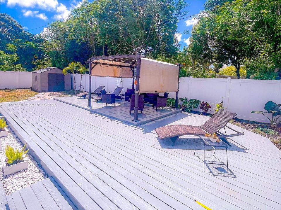 For Sale: $515,000 (3 beds, 2 baths, 1300 Square Feet)