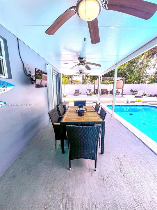 For Sale: $515,000 (3 beds, 2 baths, 1300 Square Feet)