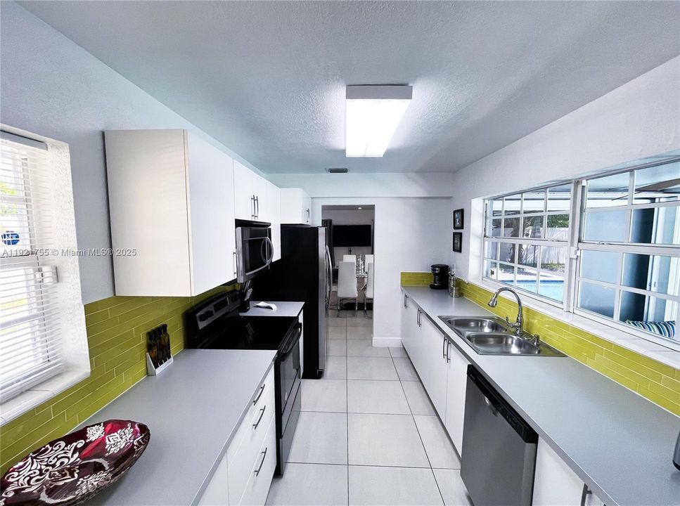 For Sale: $515,000 (3 beds, 2 baths, 1300 Square Feet)