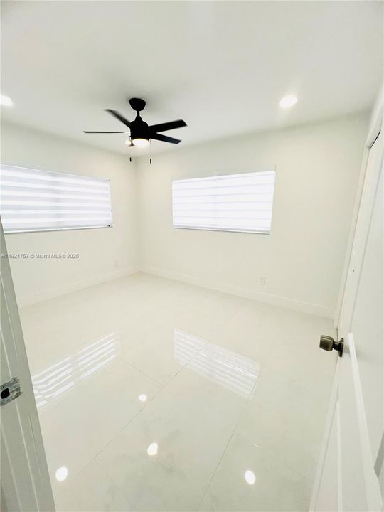 Active With Contract: $2,799 (2 beds, 1 baths, 1469 Square Feet)