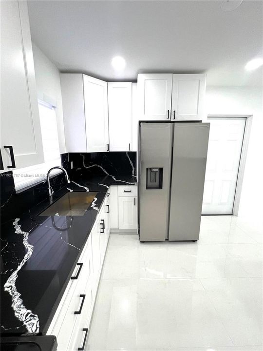 Active With Contract: $2,799 (2 beds, 1 baths, 1469 Square Feet)