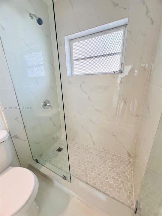 Active With Contract: $2,799 (2 beds, 1 baths, 1469 Square Feet)