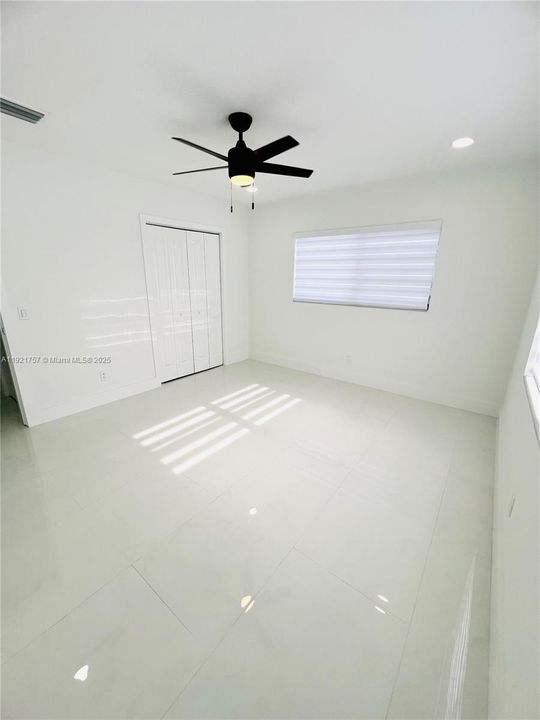 Active With Contract: $2,799 (2 beds, 1 baths, 1469 Square Feet)