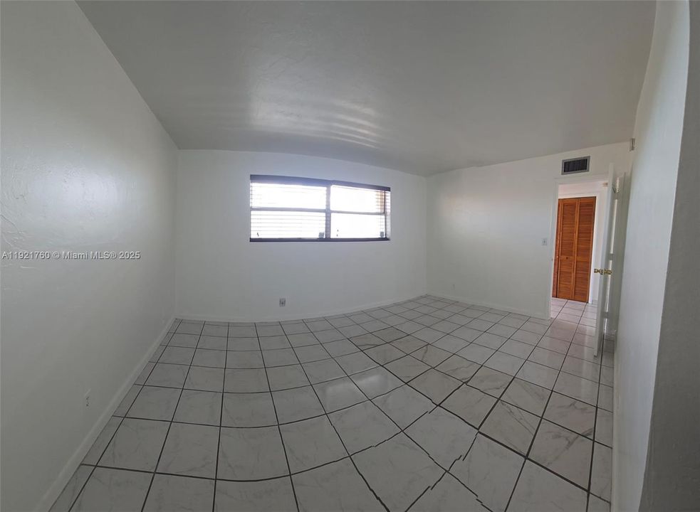 For Sale: $309,000 (2 beds, 2 baths, 896 Square Feet)