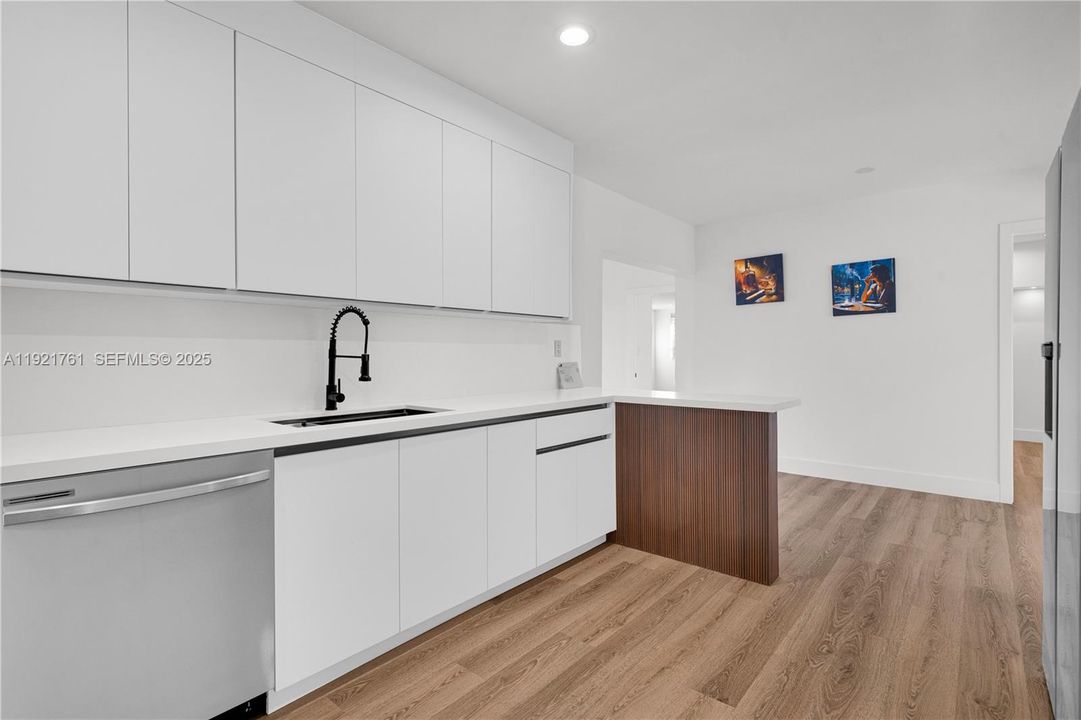 出租: $3,700 (3 贝兹, 3 浴室, 1514 平方英尺)