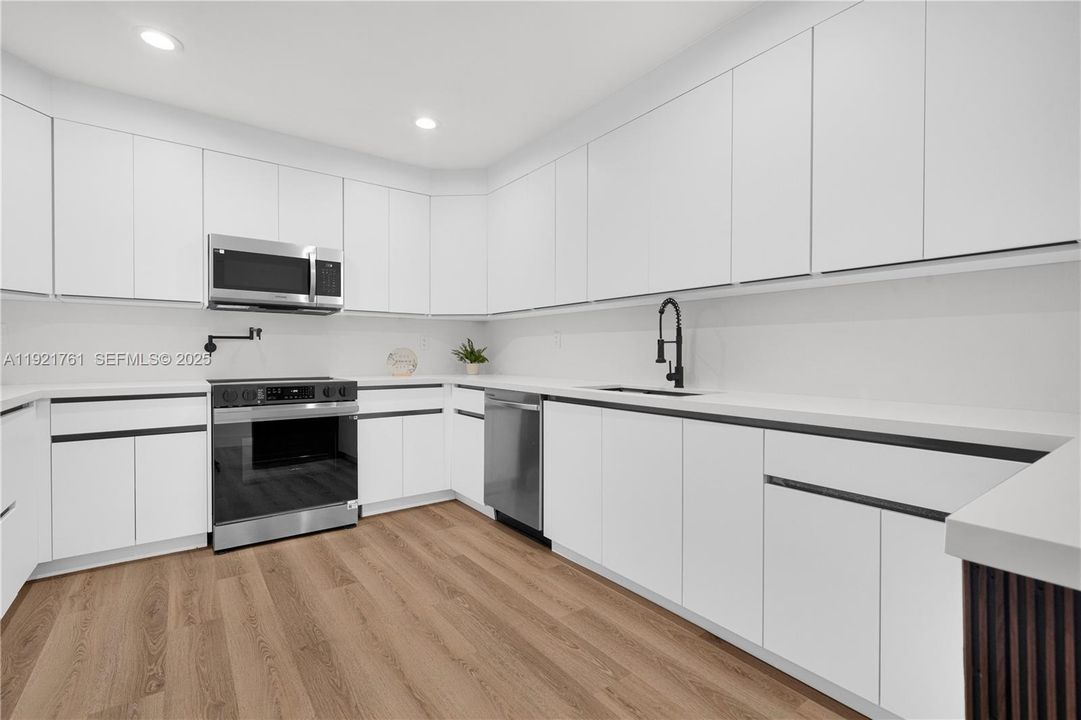 出租: $3,700 (3 贝兹, 3 浴室, 1514 平方英尺)