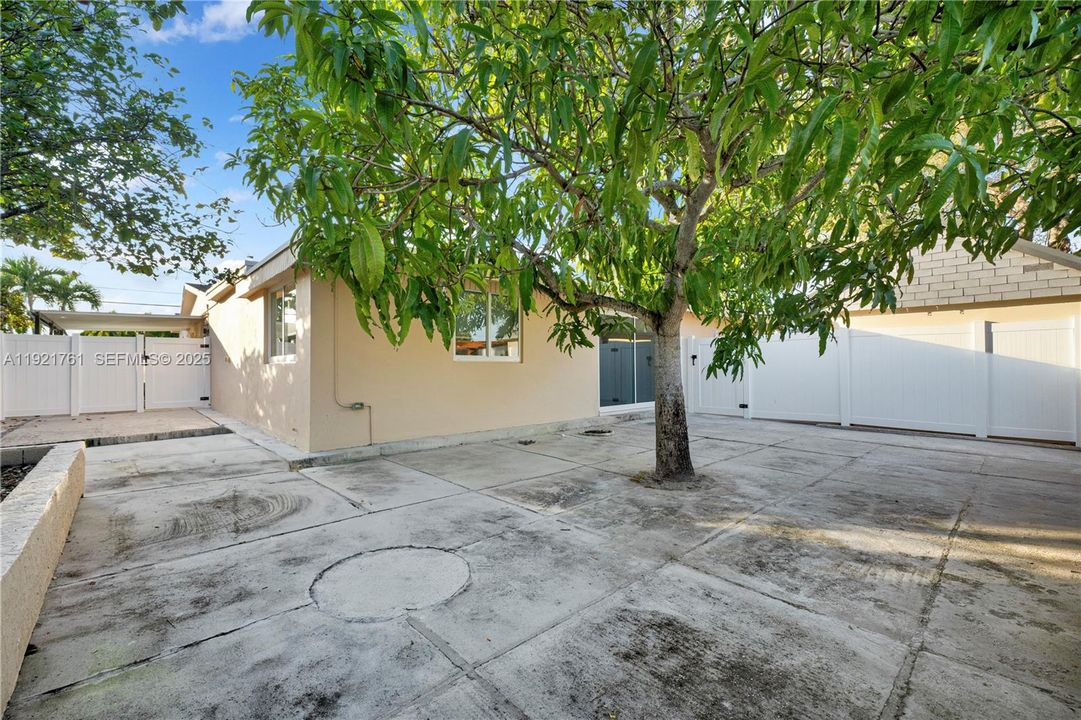 出租: $3,700 (3 贝兹, 3 浴室, 1514 平方英尺)