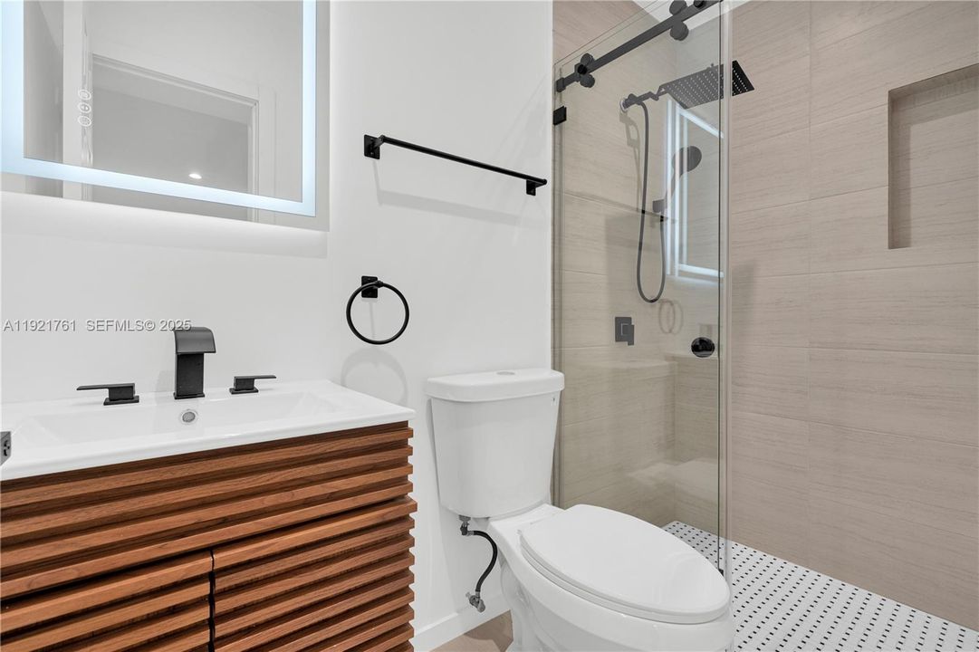 出租: $3,700 (3 贝兹, 3 浴室, 1514 平方英尺)