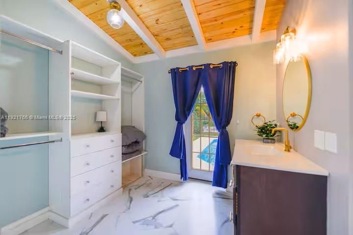 For Sale: $1,049,000 (3 beds, 3 baths, 1716 Square Feet)