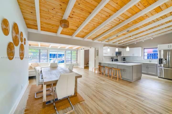 For Sale: $1,049,000 (3 beds, 3 baths, 1716 Square Feet)