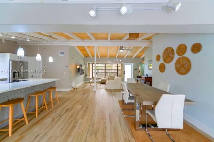 For Sale: $1,049,000 (3 beds, 3 baths, 1716 Square Feet)