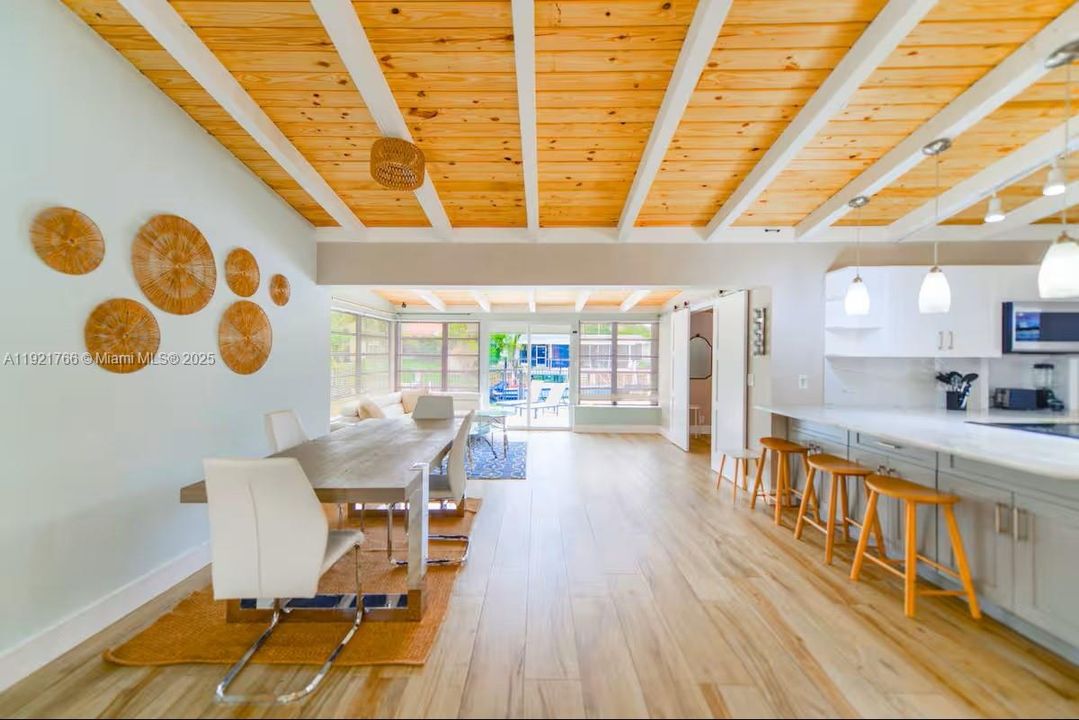 For Sale: $1,049,000 (3 beds, 3 baths, 1716 Square Feet)