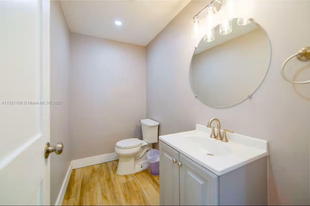 For Sale: $1,049,000 (3 beds, 3 baths, 1716 Square Feet)